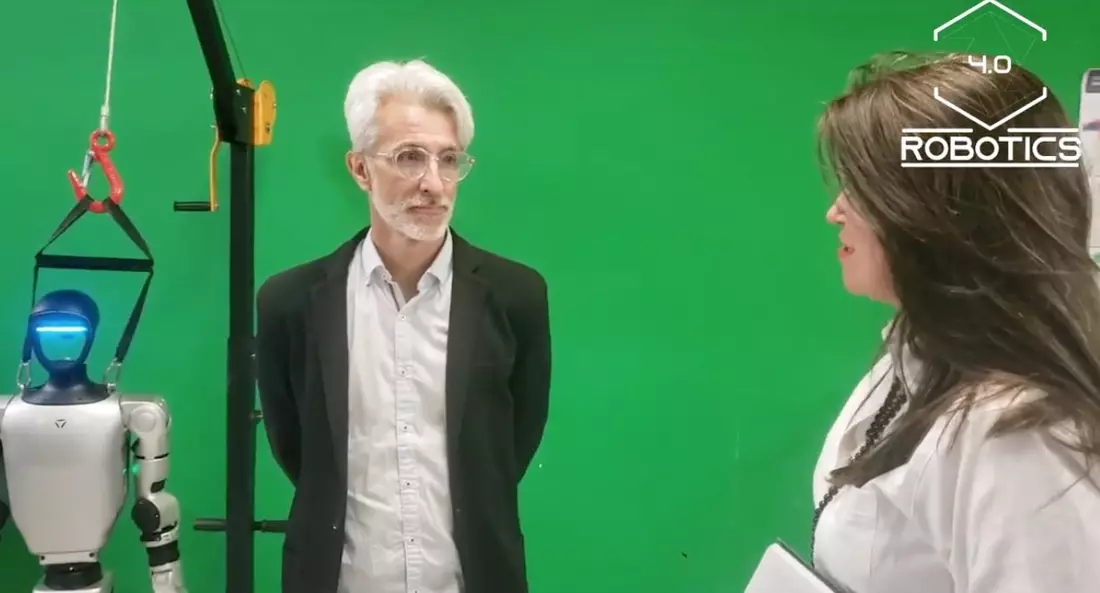 Entrevista al Vicedecano de la Facultad de Ingeniería de la Universidad de los Andes (Uniandes) junto al robot humanoide Unitree G1
